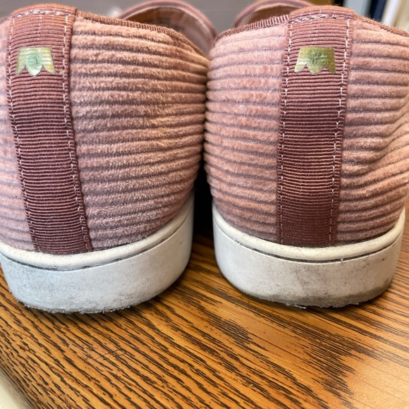 BIRDIES size 8, worn twice. Great condition. Super comfy! Light pink corduroy. - Picture 3 of 5